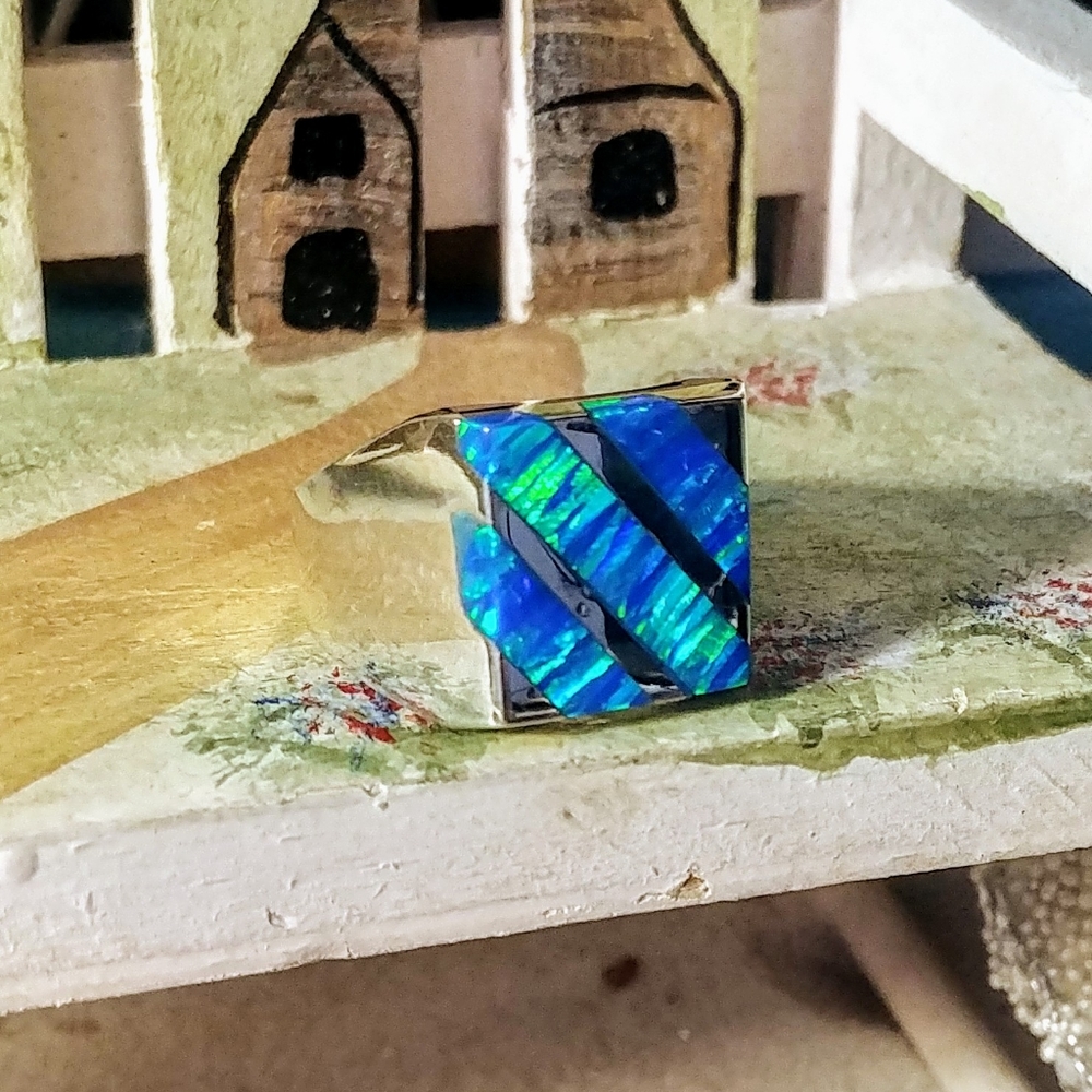 Mexico .925 Sterling Silver Blue Fire Opal Ring
